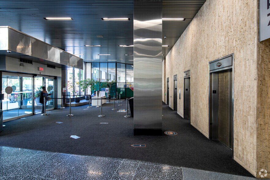 More Photos Of 123 Edward St, Toronto Medical For Lease