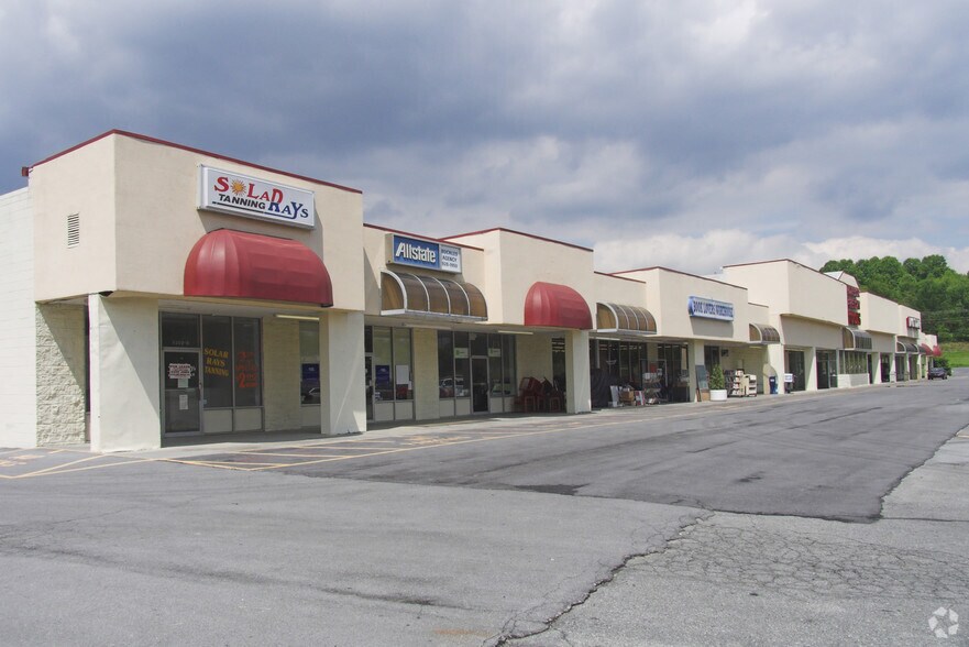 More Photos Of 3302 W Market St, Johnson City General Retail For Lease