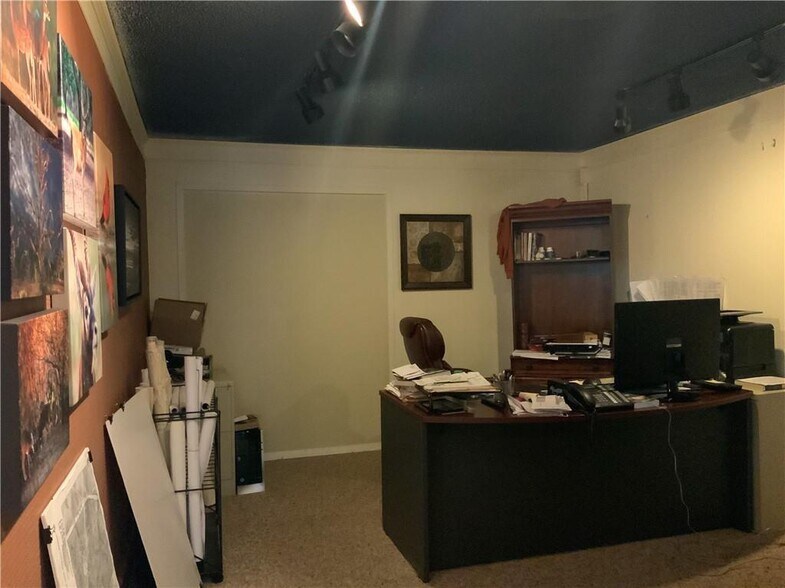 More Photos Of 2001 S Staples St, Corpus Christi Office For Sale
