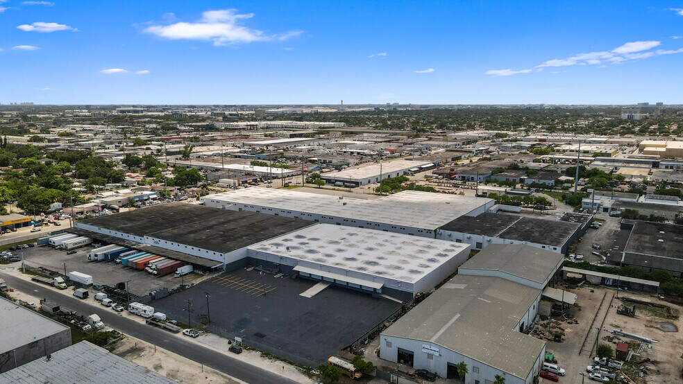More Photos Of 5530 NW 32nd Ct, Miami Warehouse For Lease