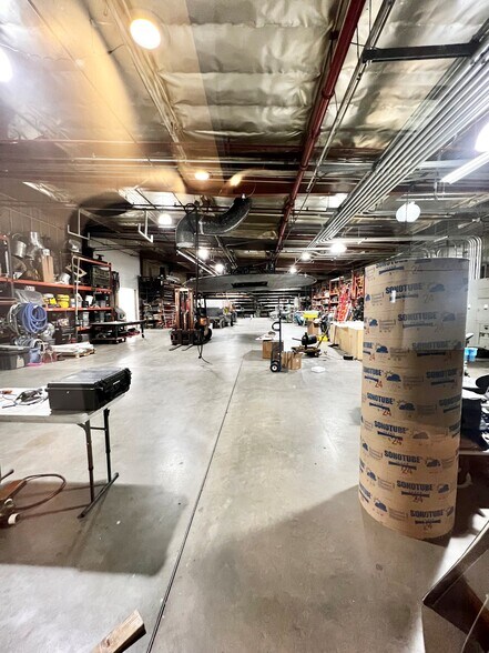 More Photos Of 5539 Riverton Ave, North Hollywood Manufacturing For Lease