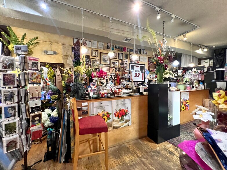 More Photos Of 333 Alcazar Ave, Coral Gables Storefront For Sale