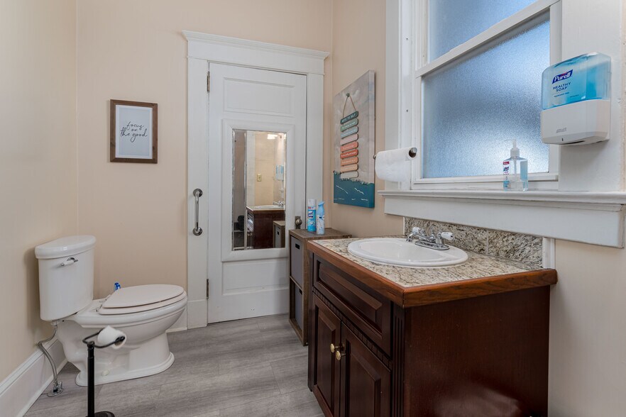 More Photos Of 114 E Unaka Ave, Johnson City Office Residential For Sale