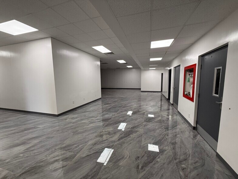 More Photos Of 900 N University Blvd, Jacksonville Medical For Lease