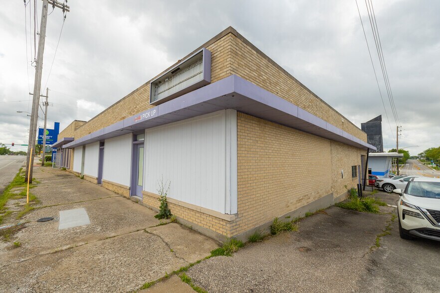 More Photos Of 1016-1020 N 10th St, Kansas City Light Distribution For Sale