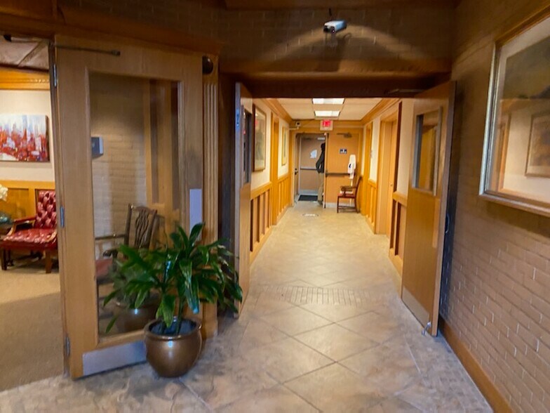 More Photos Of 2221 Peachtree Rd NE, Atlanta Storefront Retail Office For Lease