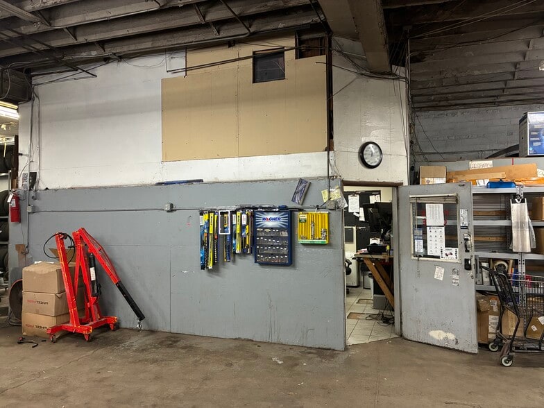 More Photos Of 12118 Lorain Ave, Cleveland Auto Repair For Lease