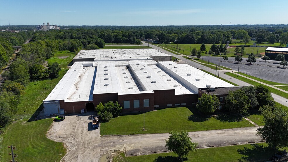 More Photos Of 800 S Gilbert St, Danville Warehouse For Lease