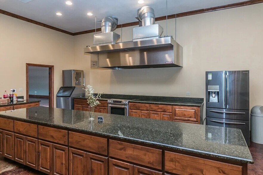 More Photos Of 3941 N Western St, Amarillo Office For Lease