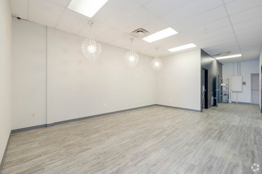 More Photos Of 4645 E Broadway Rd, Phoenix Unknown For Lease