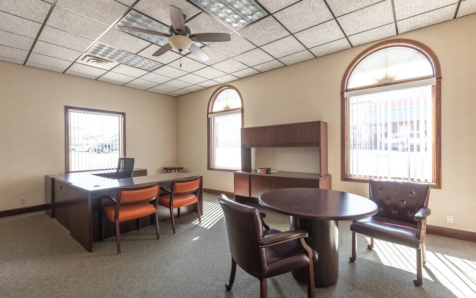 More Photos Of 216 W 2nd St, Dixon Bank For Sale