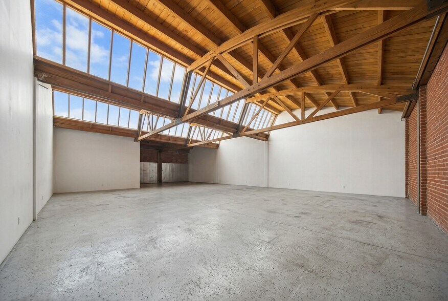 More Photos Of 5221 Pacific Blvd, Huntington Park Warehouse For Sale