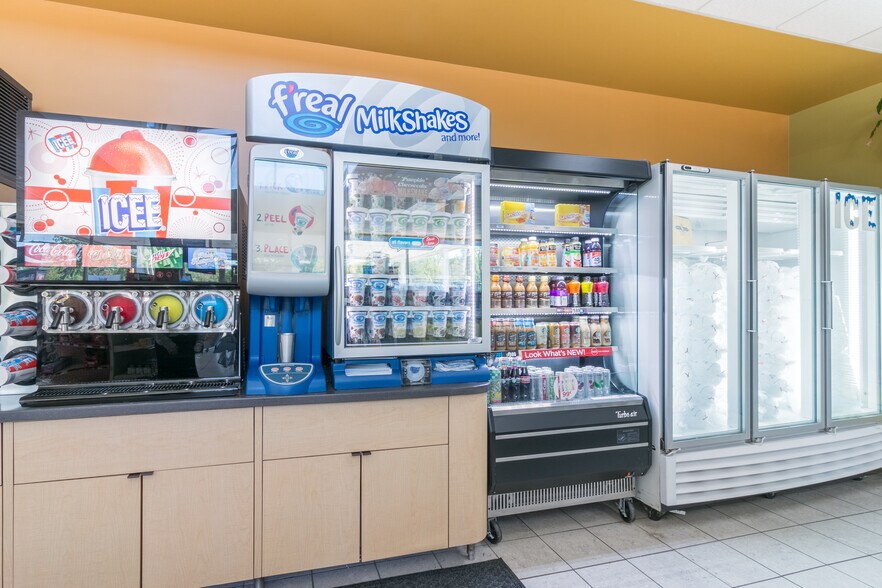 More Photos Of 337 W Irving Park Rd, Wood Dale Service Station For Sale