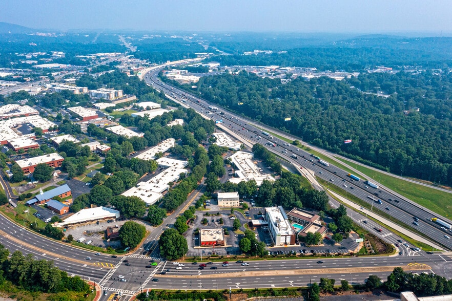 More Photos Of 425 Franklin Gateway SE, Marietta Unknown For Lease