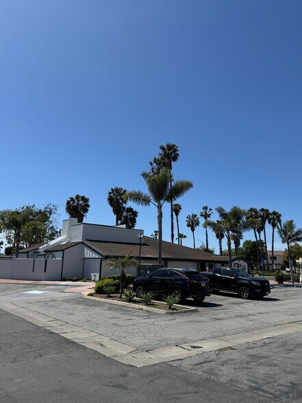 More Photos Of 13612 Newport Ave, Tustin Restaurant For Lease