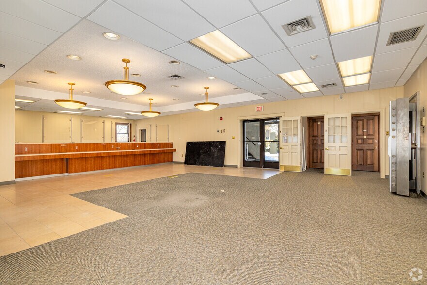 More Photos Of 434 Main St, Chatham Bank For Lease