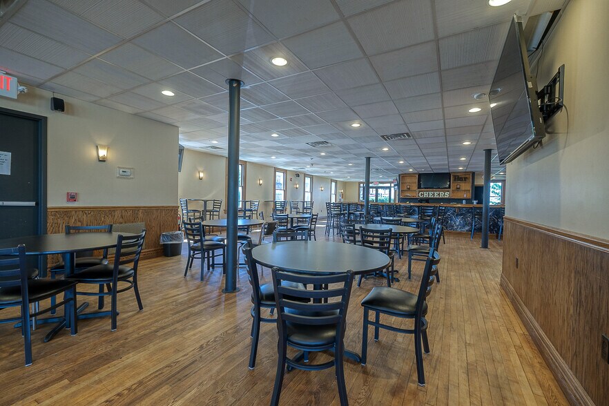 More Photos Of 1 Main St, Lyndora Restaurant For Lease