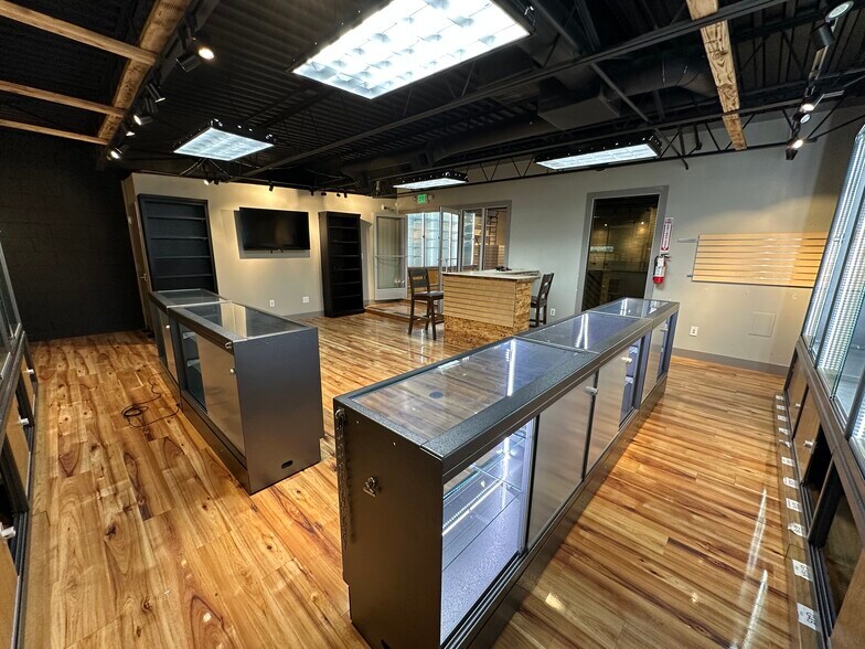 More Photos Of 6901-6955 Broadway, Denver Flex For Sale