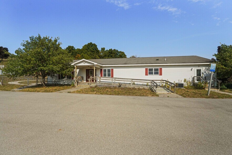 More Photos Of 1878 SW Bayshore Dr, Suttons Bay Light Distribution For Sale