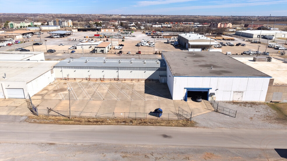 More Photos Of 215 SE Simpson St, Lawton Distribution For Lease