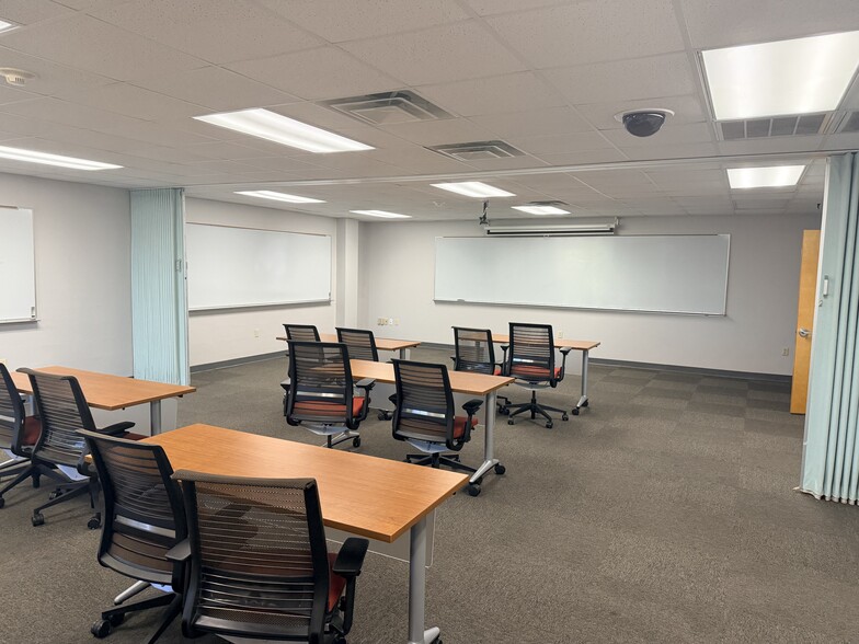 More Photos Of 115 Pat Thomas Pky, Quincy Office For Lease