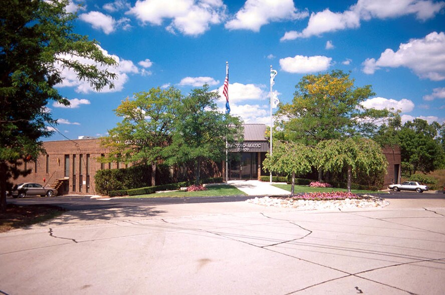 More Photos Of 23409 Industrial Park Ct, Farmington Hills Warehouse For Lease