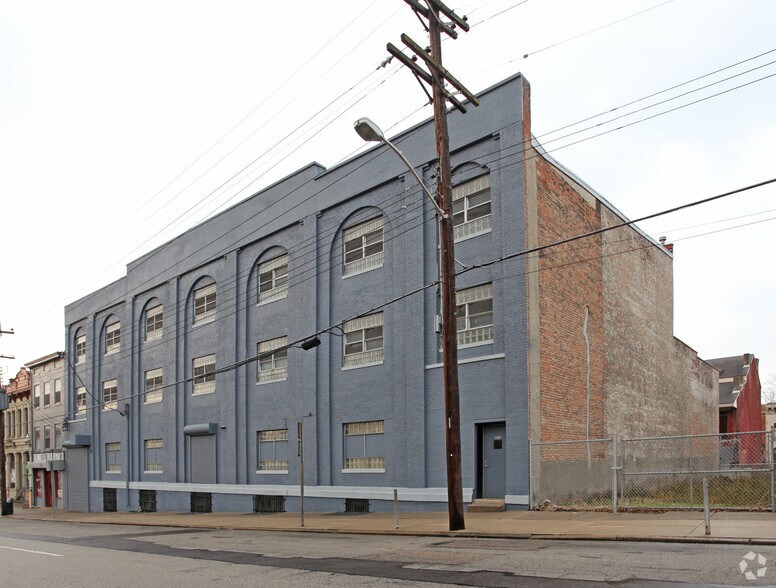 More Photos Of 2025-2033 Elm St, Cincinnati Warehouse For Sale