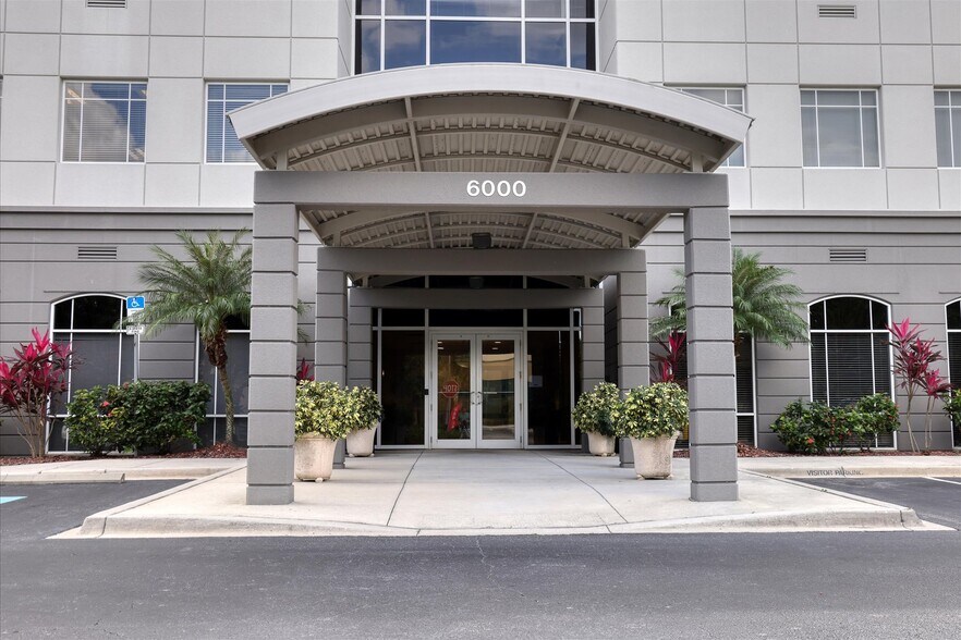 More Photos Of 6000 Cattleridge Dr, Sarasota Medical For Lease