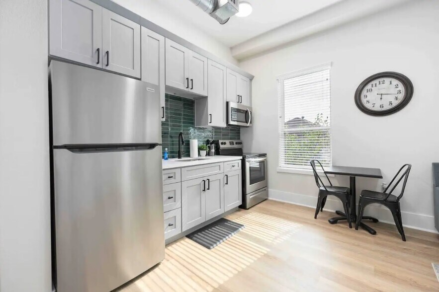 More Photos Of 214 Welch St, Houston Apartments For Sale