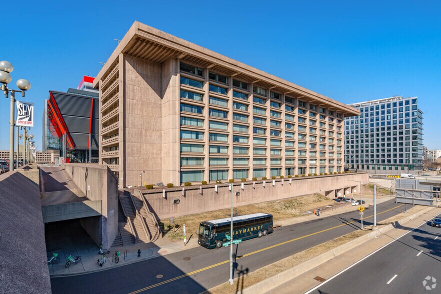 Primary Photo Of 950 L'Enfant Plz SW, Washington Office For Lease