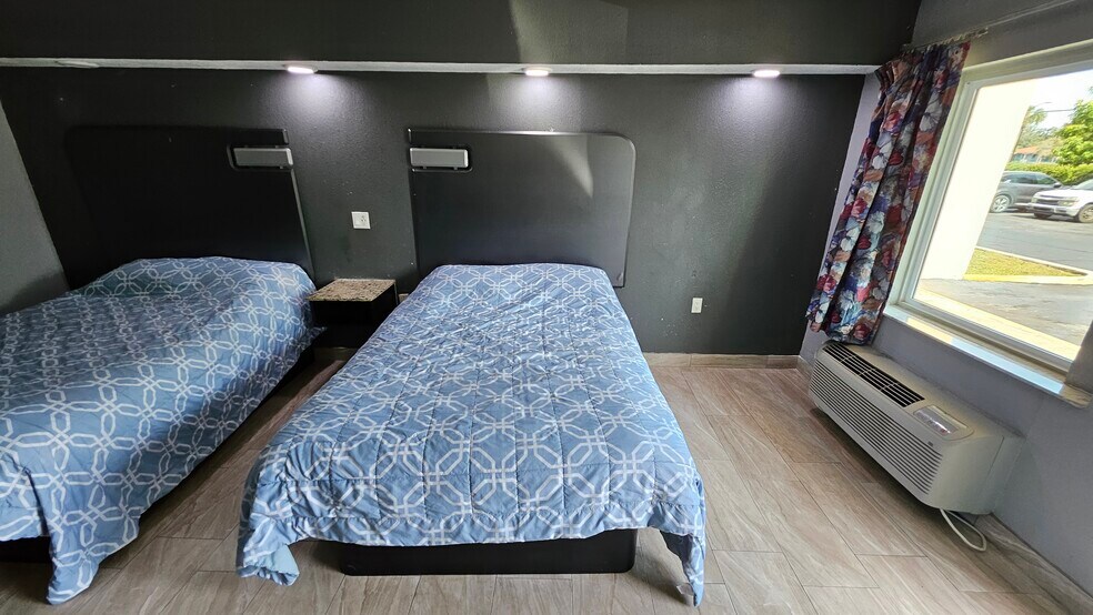 More Photos Of 670 E Vine St, Kissimmee Hotel For Sale