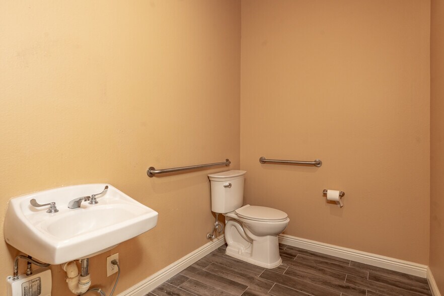 More Photos Of 4714 Riverstone Blvd, Missouri City Medical For Sale