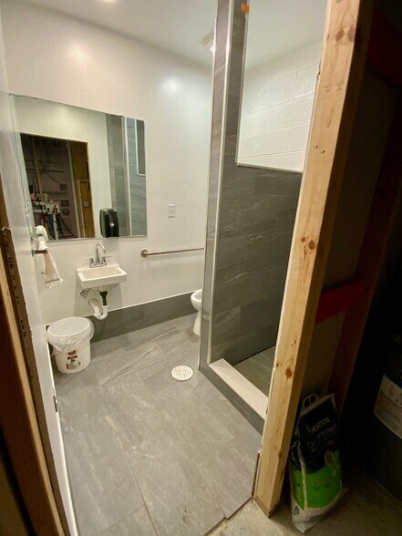 More Photos Of 105 Colonial st, Kempton General Retail For Sale