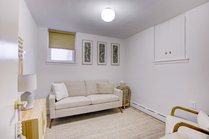 More Photos Of 8750 W 9 Mile Rd, Oak Park Office Residential For Lease