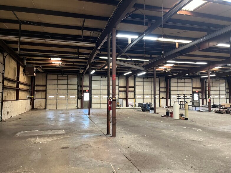 More Photos Of 2640 NW 2nd St, Oklahoma City Manufacturing For Sale