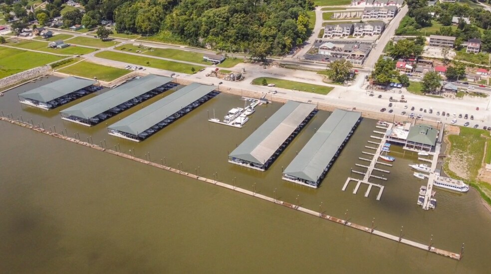 More Photos Of 215 W Water St, Grafton Marina For Sale