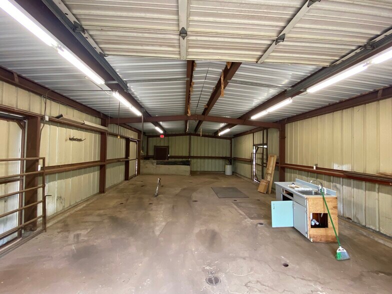 More Photos Of 310 S Franklin St, Marshall Industrial For Sale