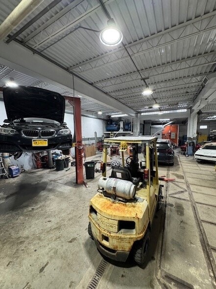More Photos Of 248 Winthrop Ave, Westbury Auto Repair For Sale