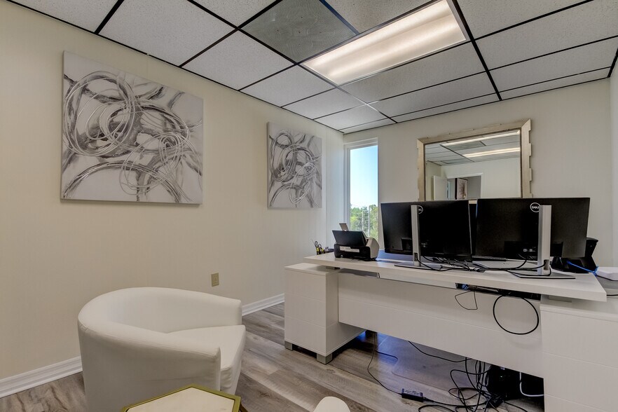 More Photos Of 447 3rd Ave N, Saint Petersburg Office For Lease