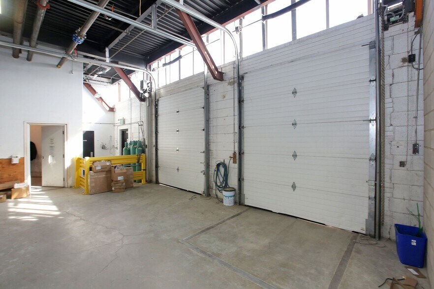 More Photos Of 94 Brockport Dr, Toronto Service For Lease
