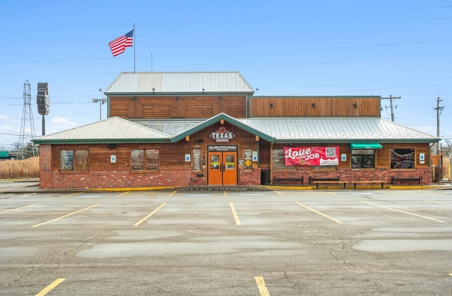 More Photos Of 900 Young St, Tonawanda Restaurant For Sale