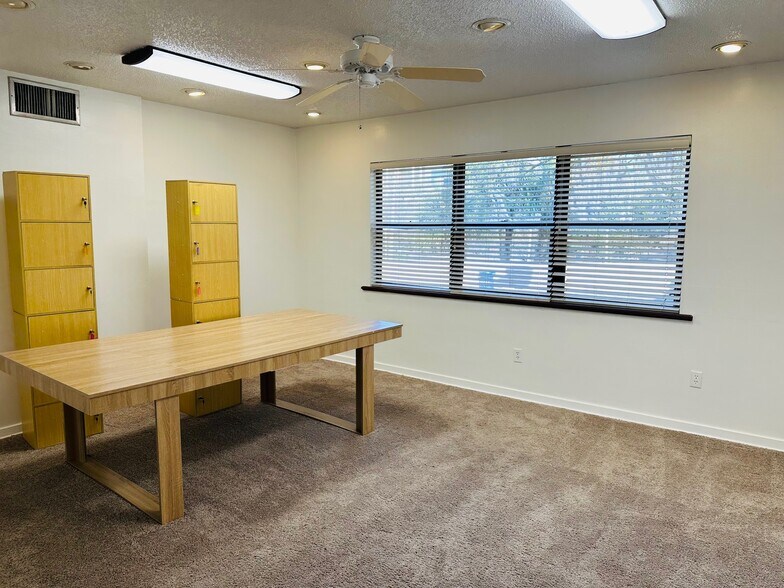 More Photos Of 605 Delaney Ave, Orlando Office For Lease