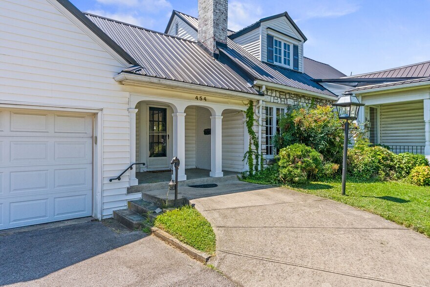 More Photos Of 454 Big Hill Ave, Richmond Office For Sale