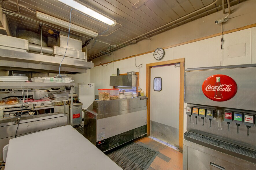 More Photos Of 780-782 US 101, Chinook Restaurant For Sale