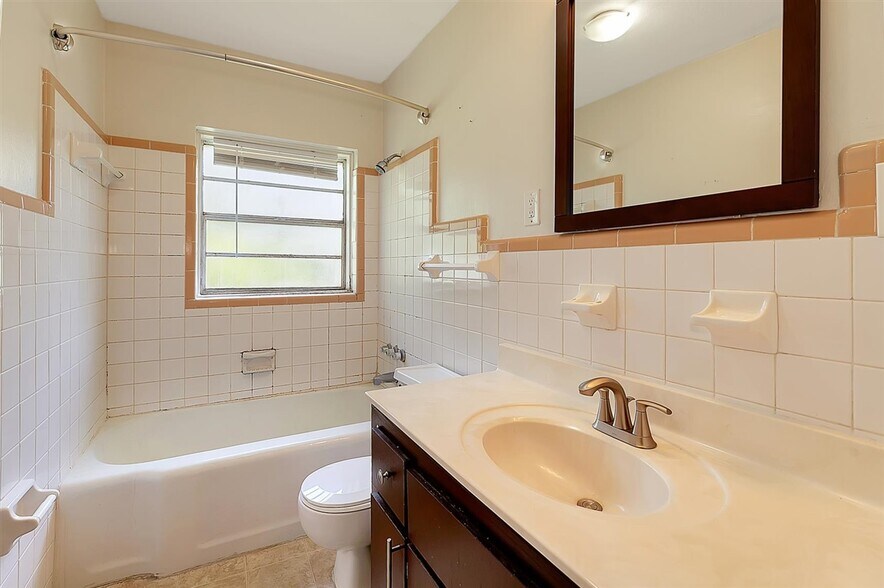 More Photos Of 2325-2353 Spring Park Rd, Jacksonville Apartments For Sale