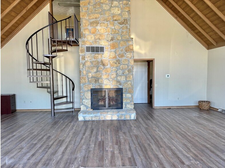 More Photos Of 1509 1/2 Lexington Rd, Richmond Office Residential For Lease
