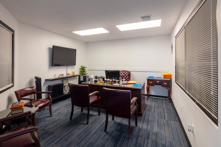 More Photos Of 1114 Spencer Hwy, South Houston Auto Dealership For Lease