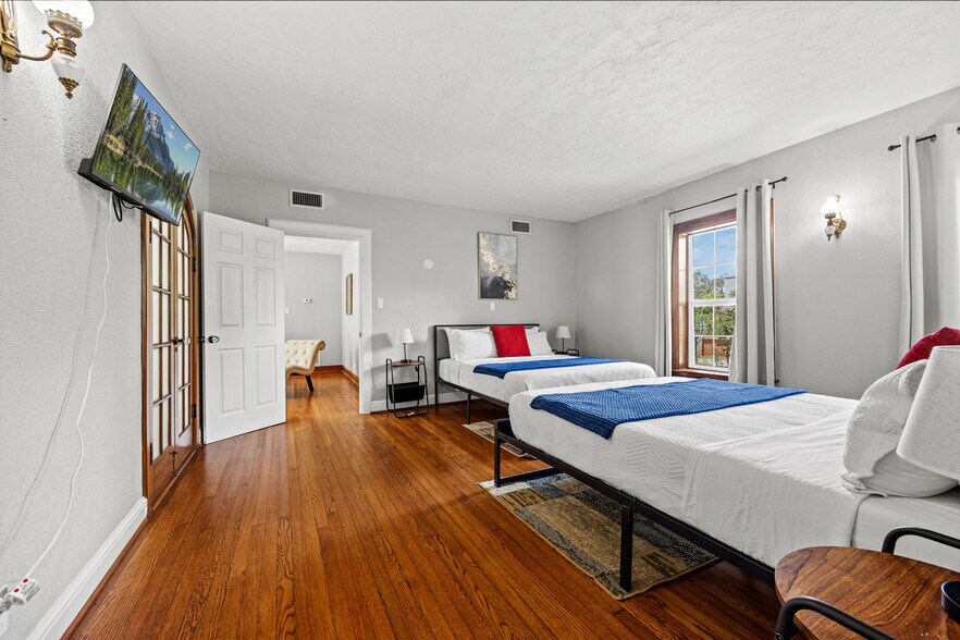 More Photos Of 2512 Calumet St, Houston Apartments For Sale