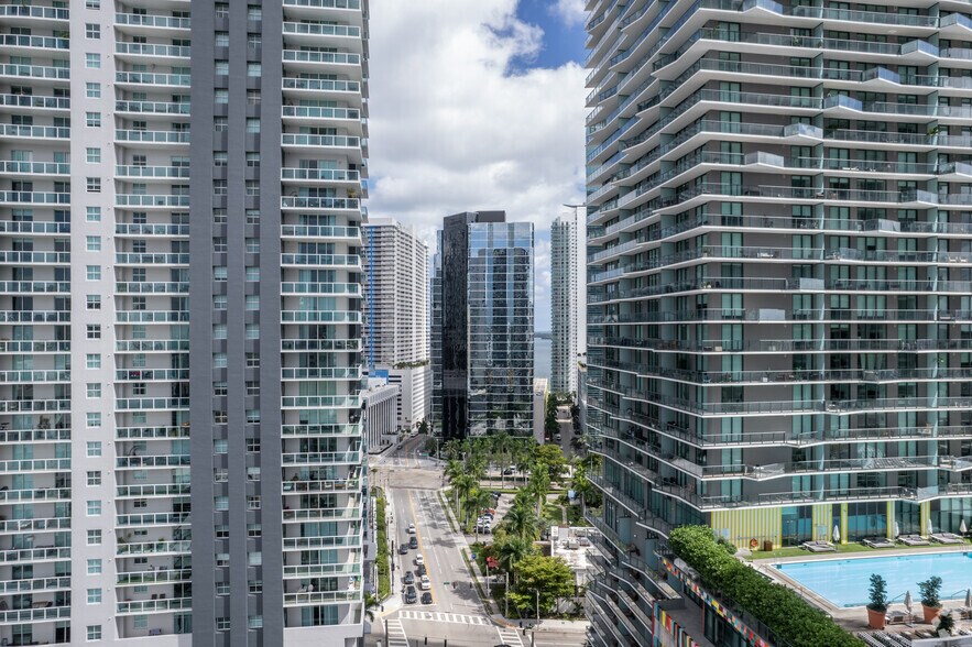 More Photos Of 1221 Brickell Ave, Miami Office For Lease