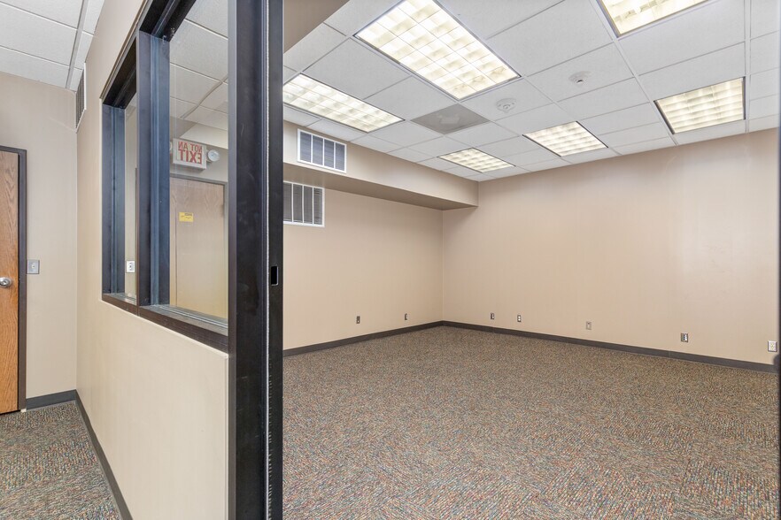 More Photos Of 212 S Main St, Grove Office For Sale